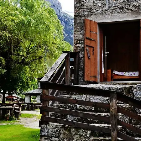 Alojamento de Acomodação e Pequeno-almoço Rifugio Mello San Martino (Sondrio)